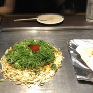 鉄板焼きのモダン焼き